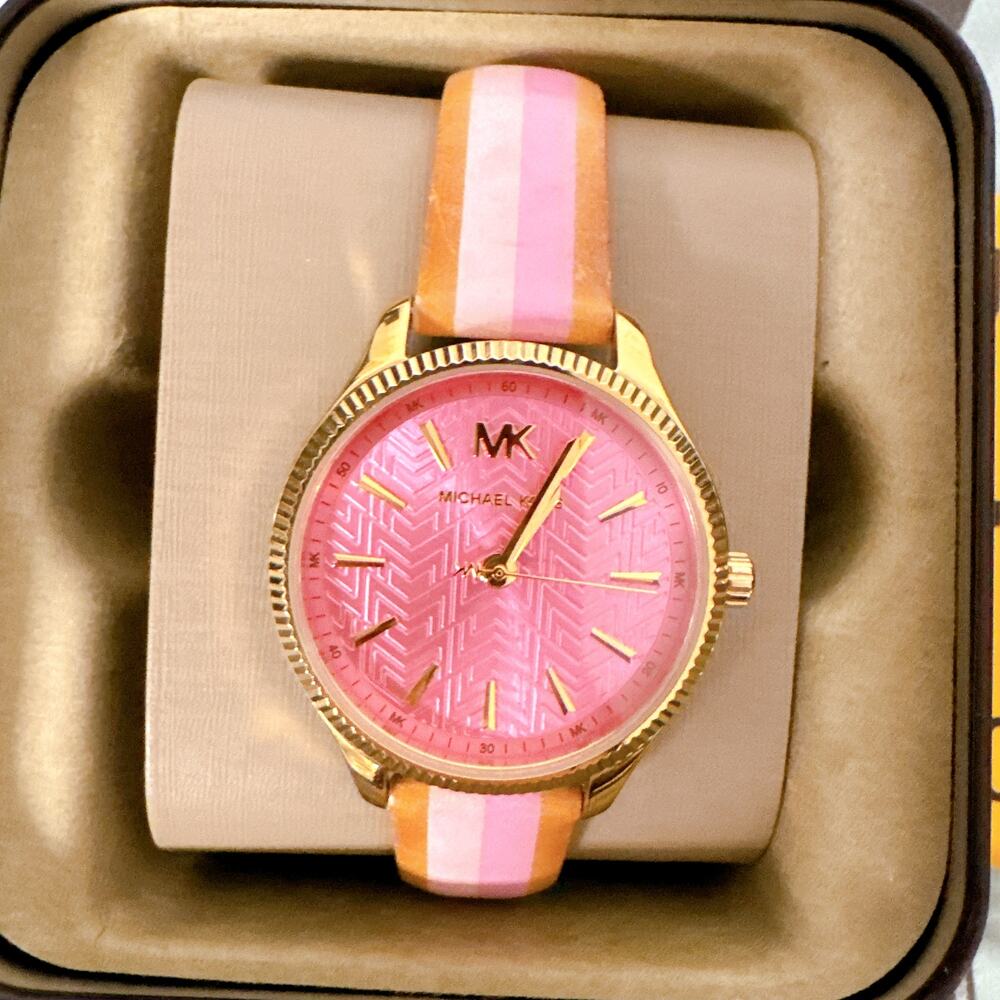 Michael Kors MK2809 Lexington Quartz Gold Tone Women's Watch - Picture 2 of 6